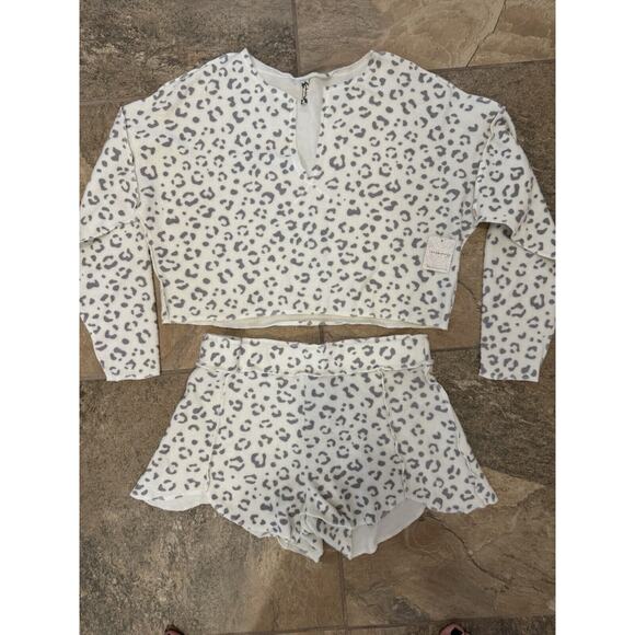 FREE PEOPLE NWT Leopard Fleece Top & Shorts Lounge Set Ivory Size XS Comfy! - Picture 4 of 5